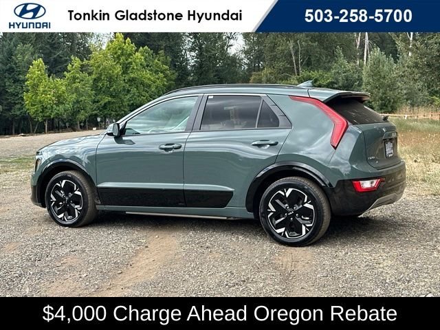 Used 2023 Cityscape Green Kia Wind image 7