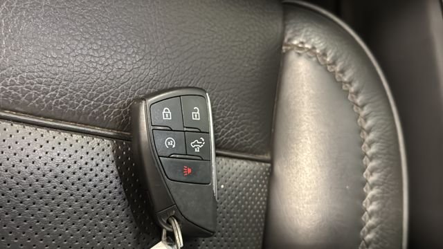 Used 2024 Summit White GMC Denali image 9