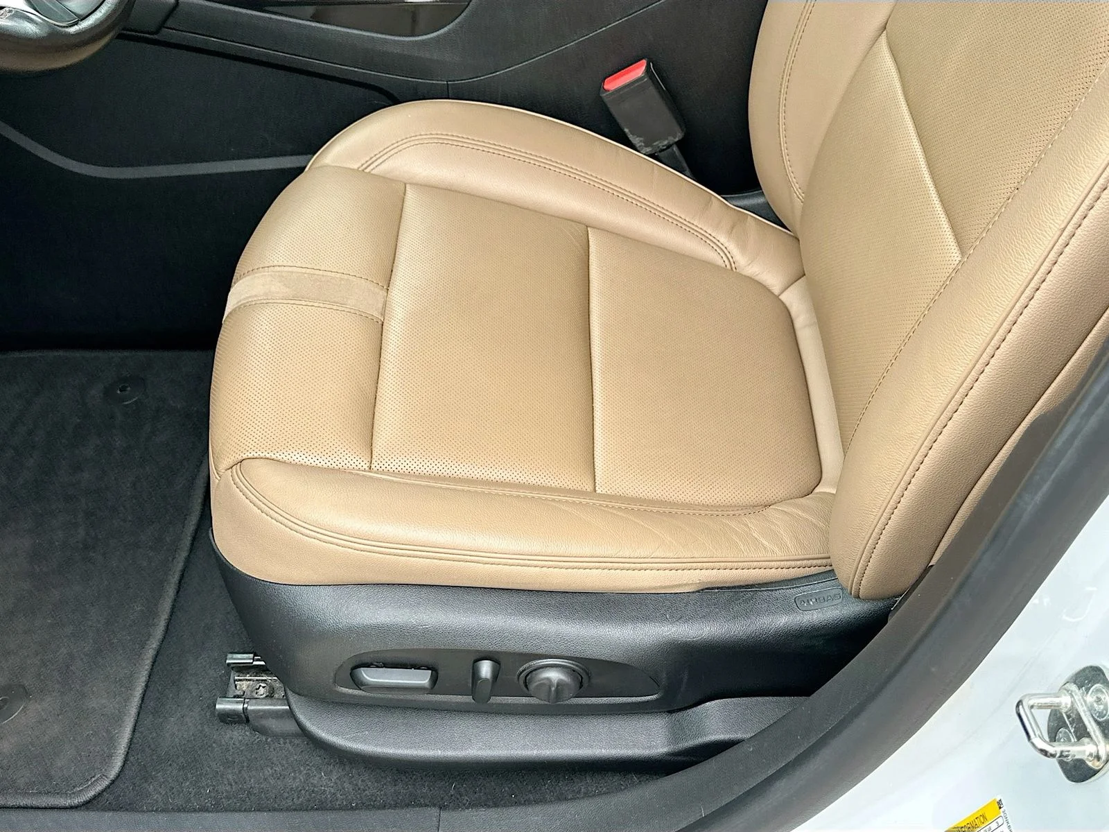 Used 2019 White Chevrolet Premier image 20