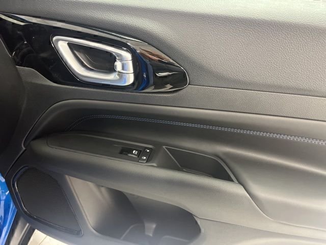 New 2026 Hydro Blue Pearlcoat Jeep Latitude image 18
