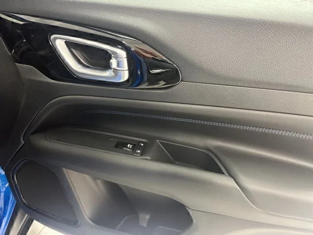 New 2026 Hydro Blue Pearlcoat Jeep Latitude image 18