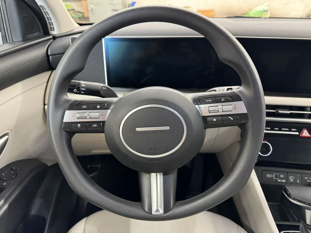 Used 2025 Gray Hyundai SEL image 19