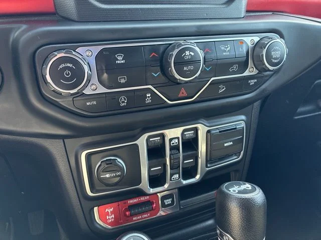 Used 2018 Bright White Clearcoat Jeep Unlimited Rubicon image 35