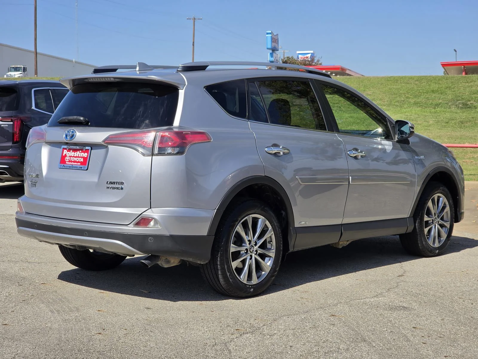 Used 2018 Silver Toyota Hybrid Limited AWD (Natl) image 4