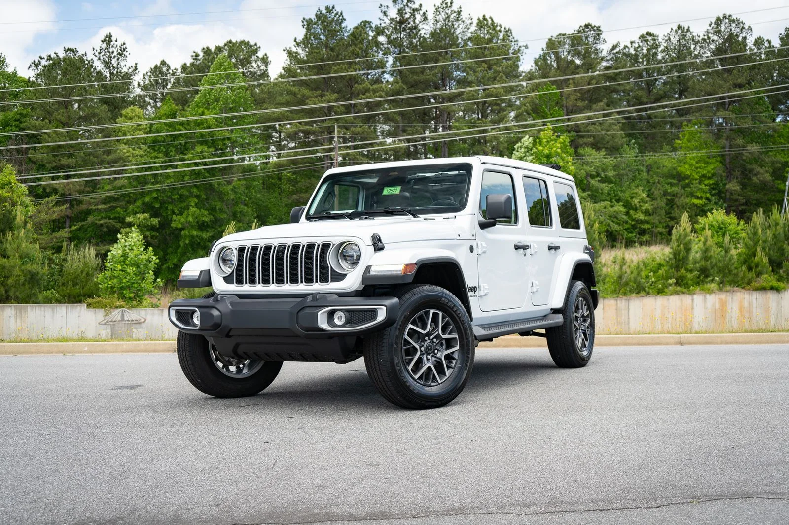 New 2026 Bright White Clear-Coat Exterior Paint Jeep Sahara image 1