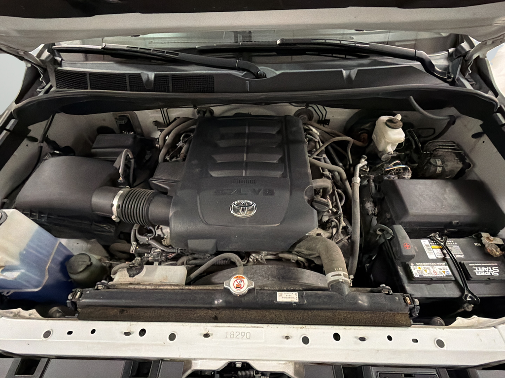 Used 2021 White Toyota SR5 image 21