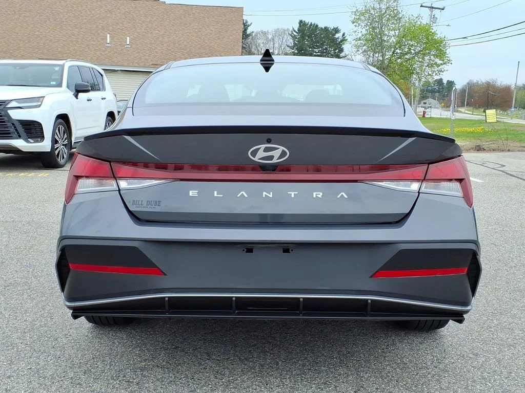 Used 2025 Gray Hyundai SEL Sport image 20