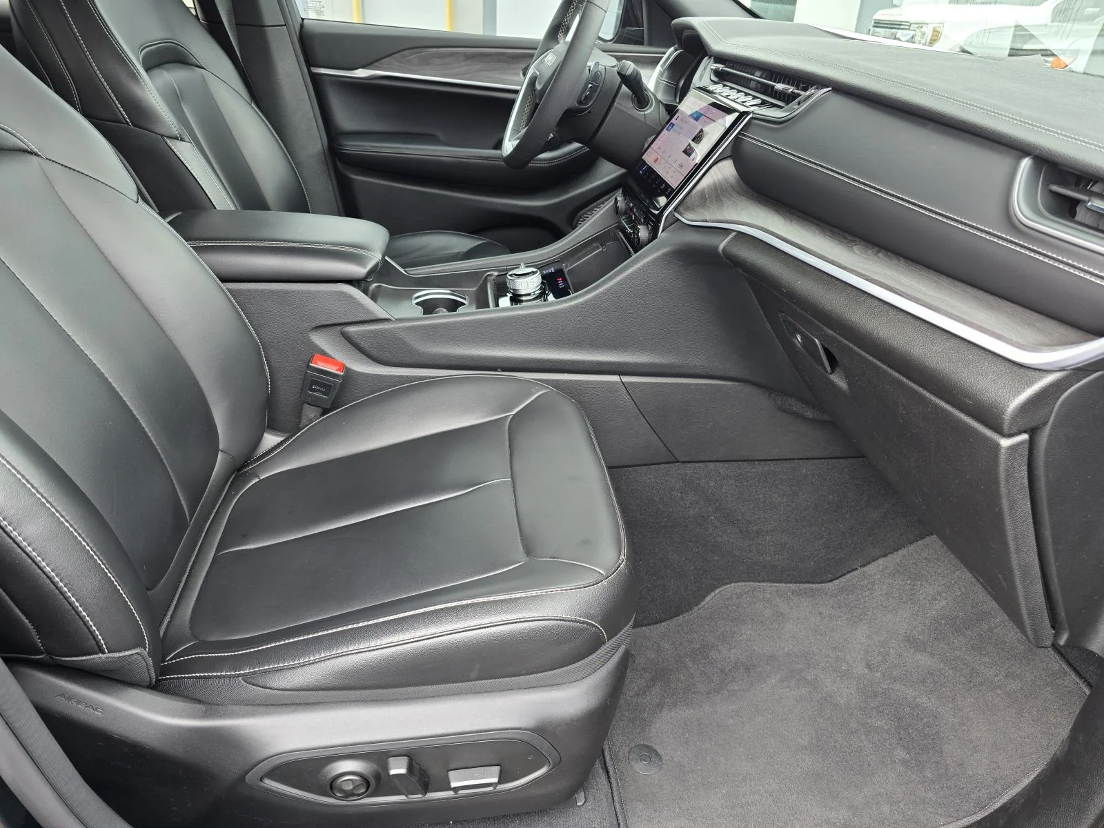 Used 2024 Black Jeep Limited 4x4 image 21