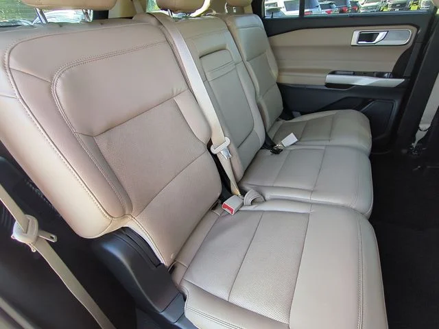 Used 2023 Red Ford Limited image 33