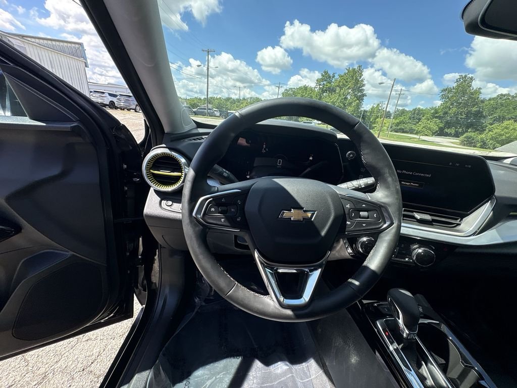 Used 2025 Black Chevrolet LT image 14