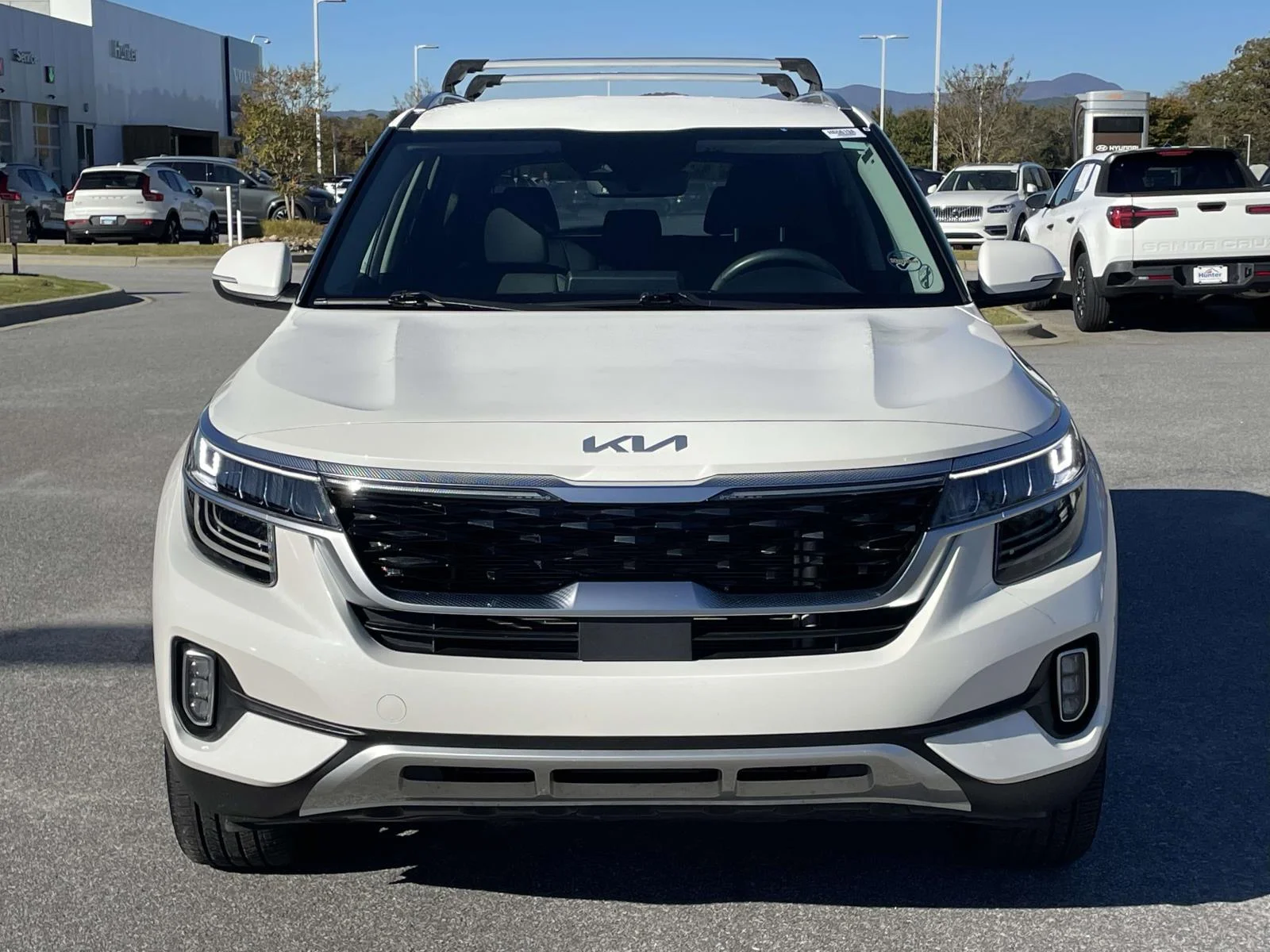 Used 2023 Snow White Pearl Kia SX image 23