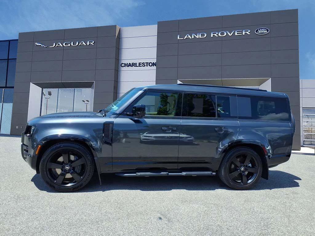 Certified Used 2025 Carpathian Grey Premium Metallic Land Rover X-Dynamic SE image 2