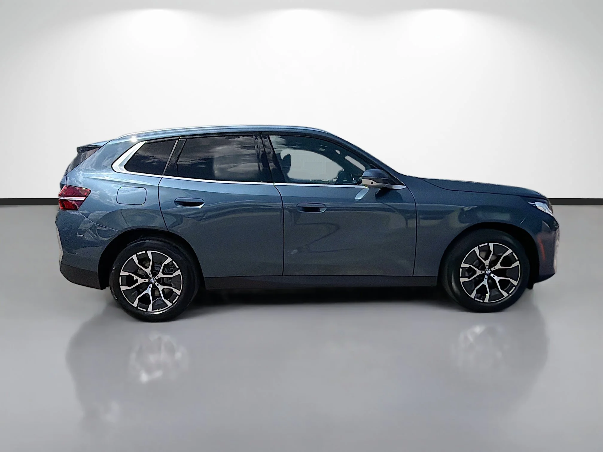New 2026 Arctic Race Blue metallic BMW 30 xDrive image 2