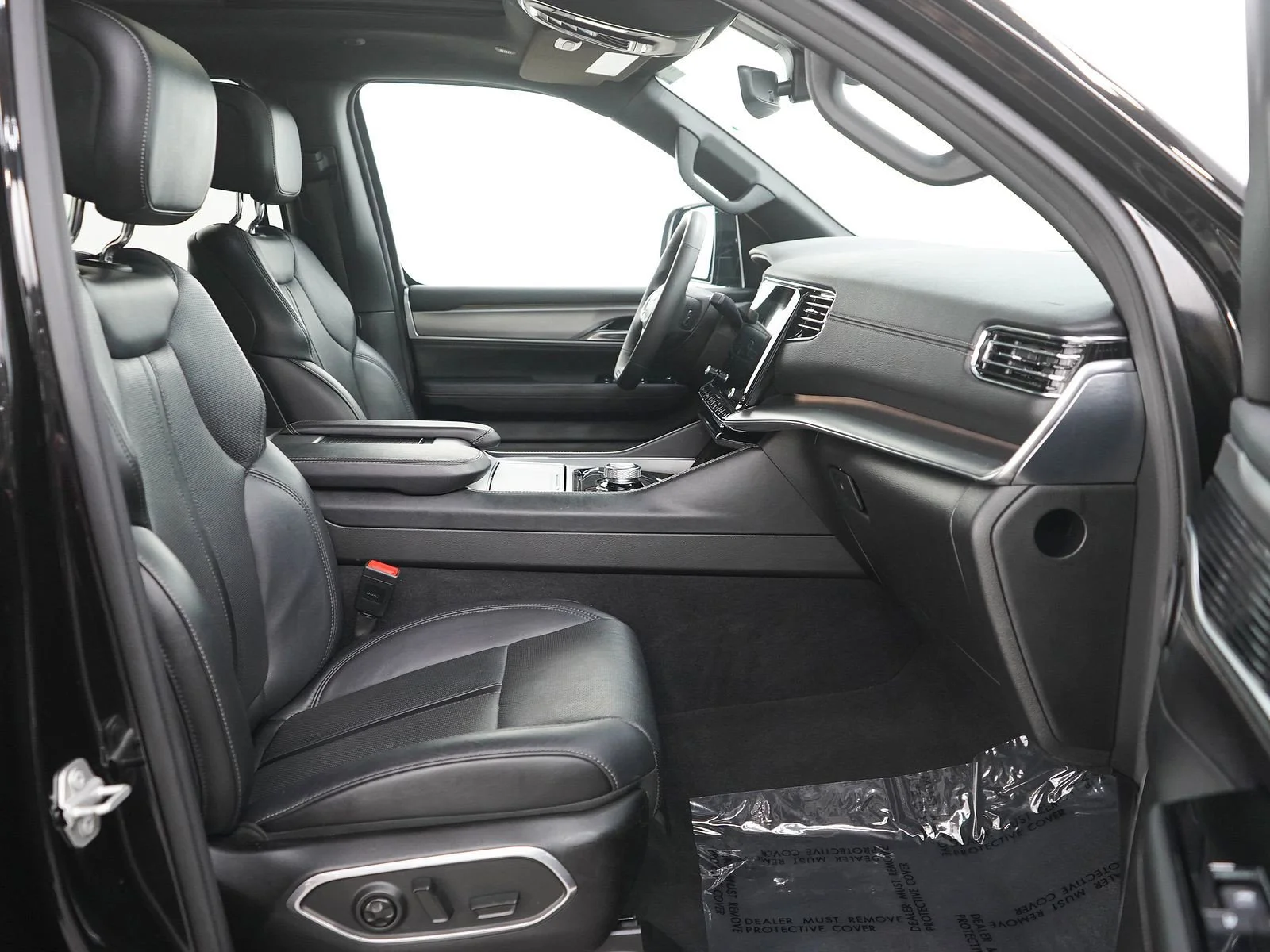 Used 2024 Diamond Black Crystal Pearlcoat Jeep Series II image 12