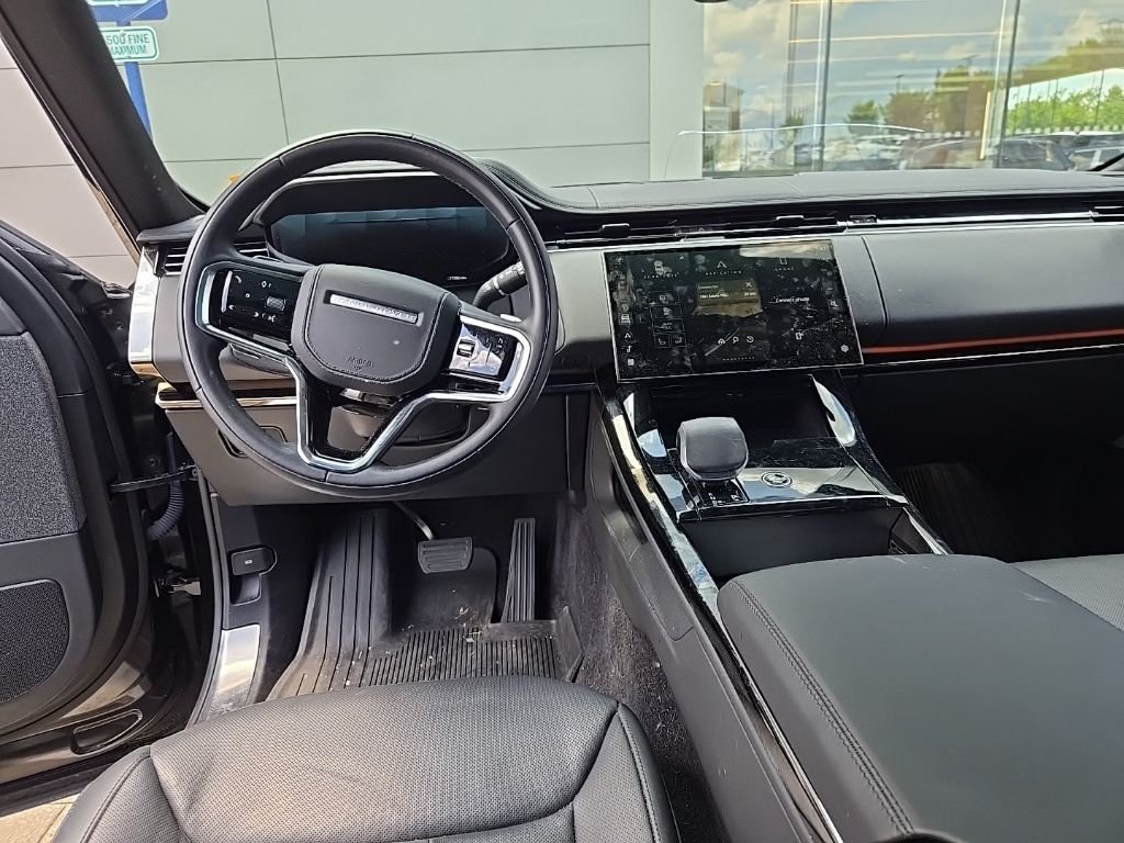 Used 2024 Santorini Black Metallic Land Rover SE image 14