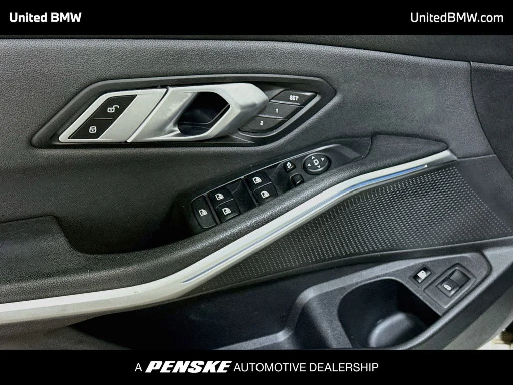 2021 BMW 3 Series 330e - Photo 10