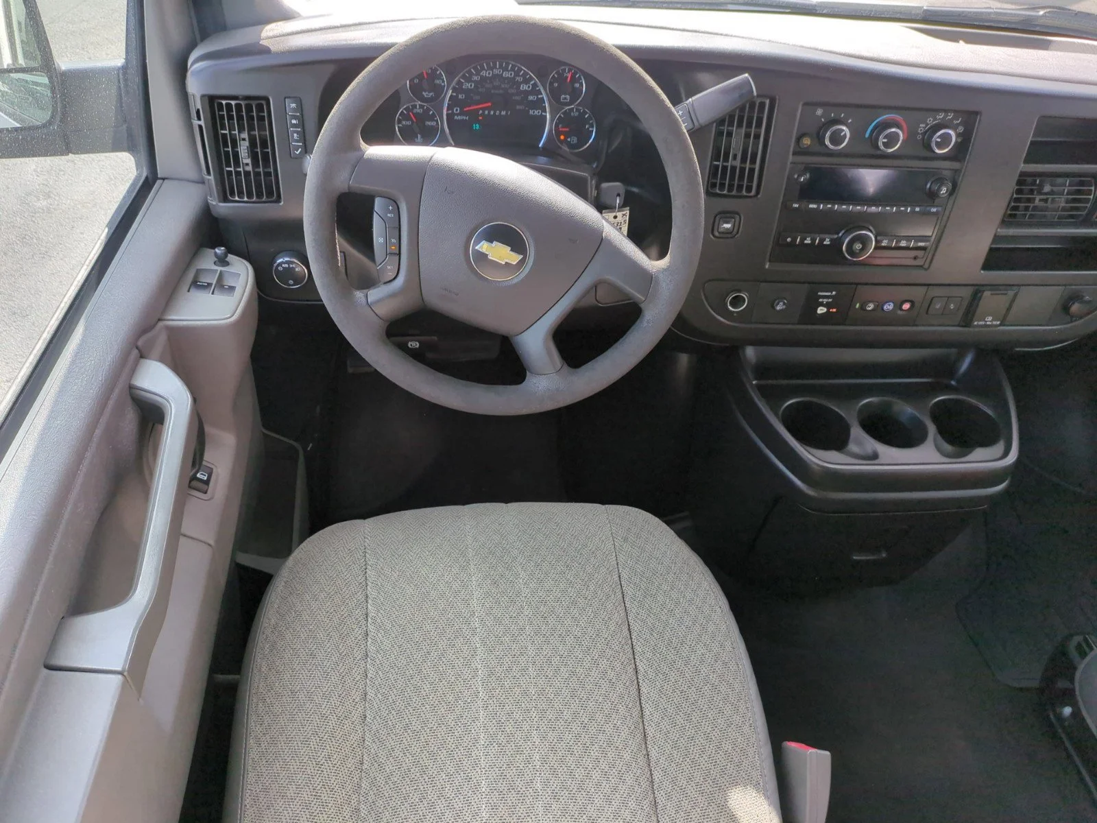 2019 Chevrolet Express Passenger LT - Photo 13