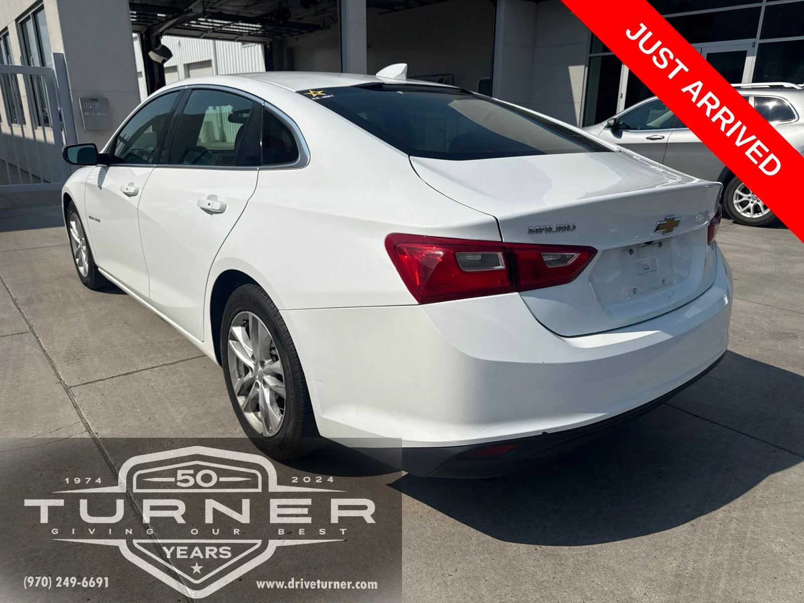 Used 2017 SUMMIT WHITE Chevrolet LT image 3