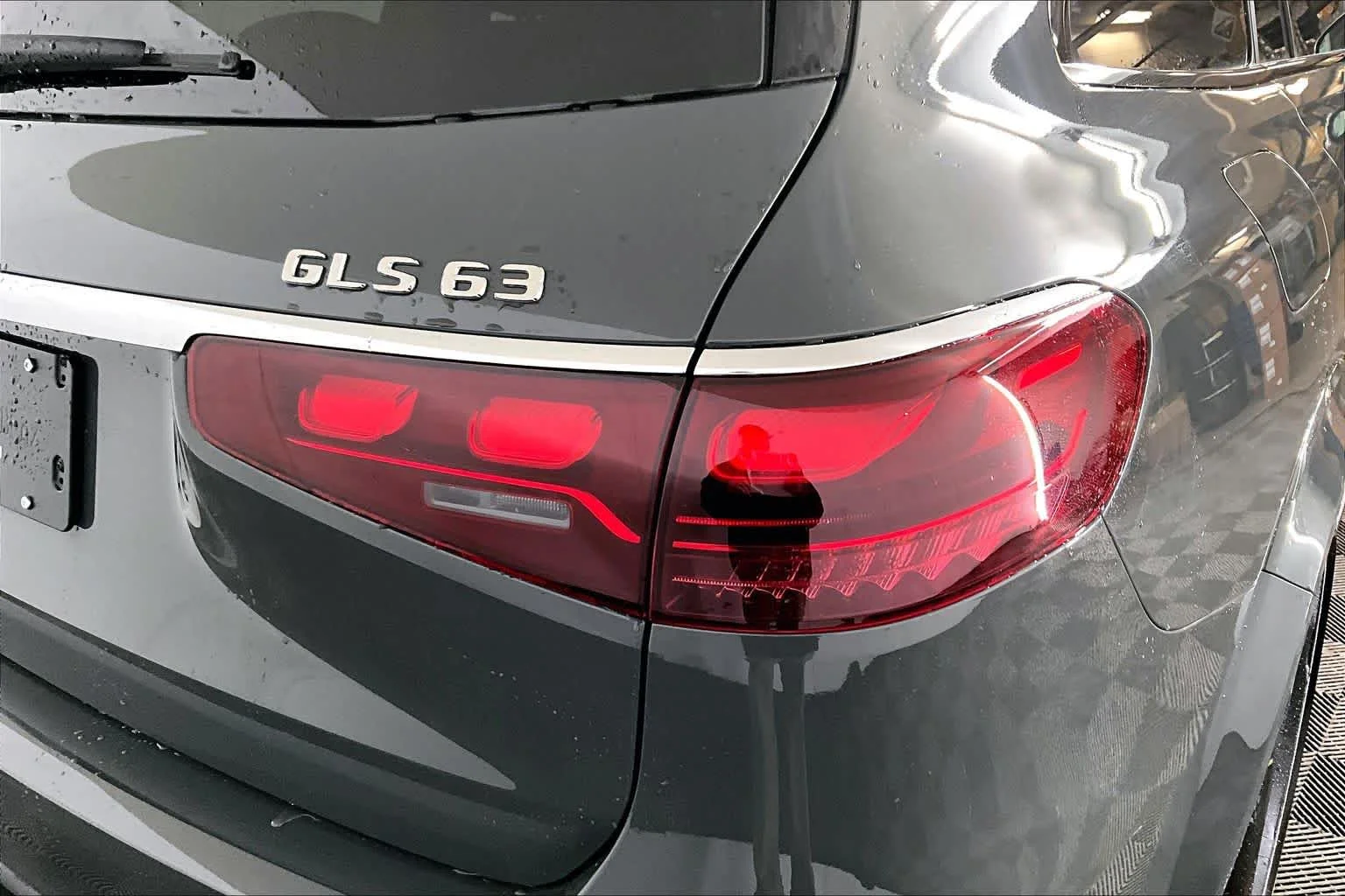New 2026 MANUFAKTUR Signature Silicon Grey Mercedes-Benz AMG® GLS 63 image 6
