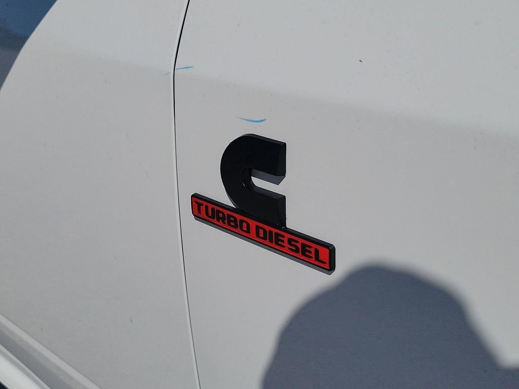 New 2026 Bright White Clear-Coat Exterior Paint RAM Tradesman image 39