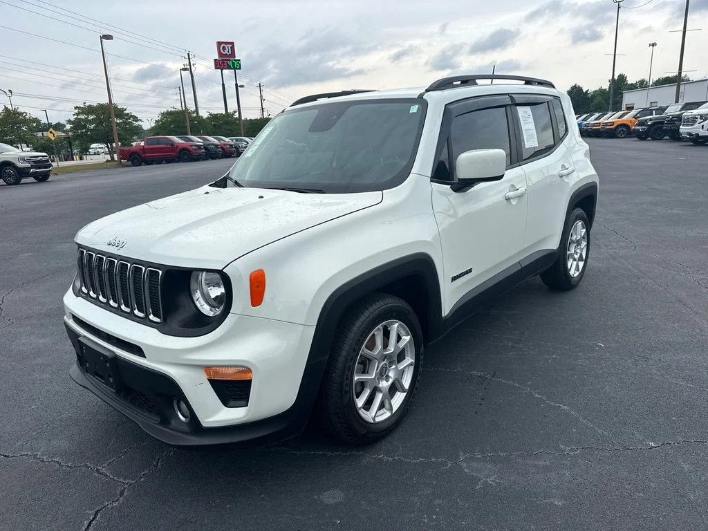 Used 2019 White Jeep Latitude image 3