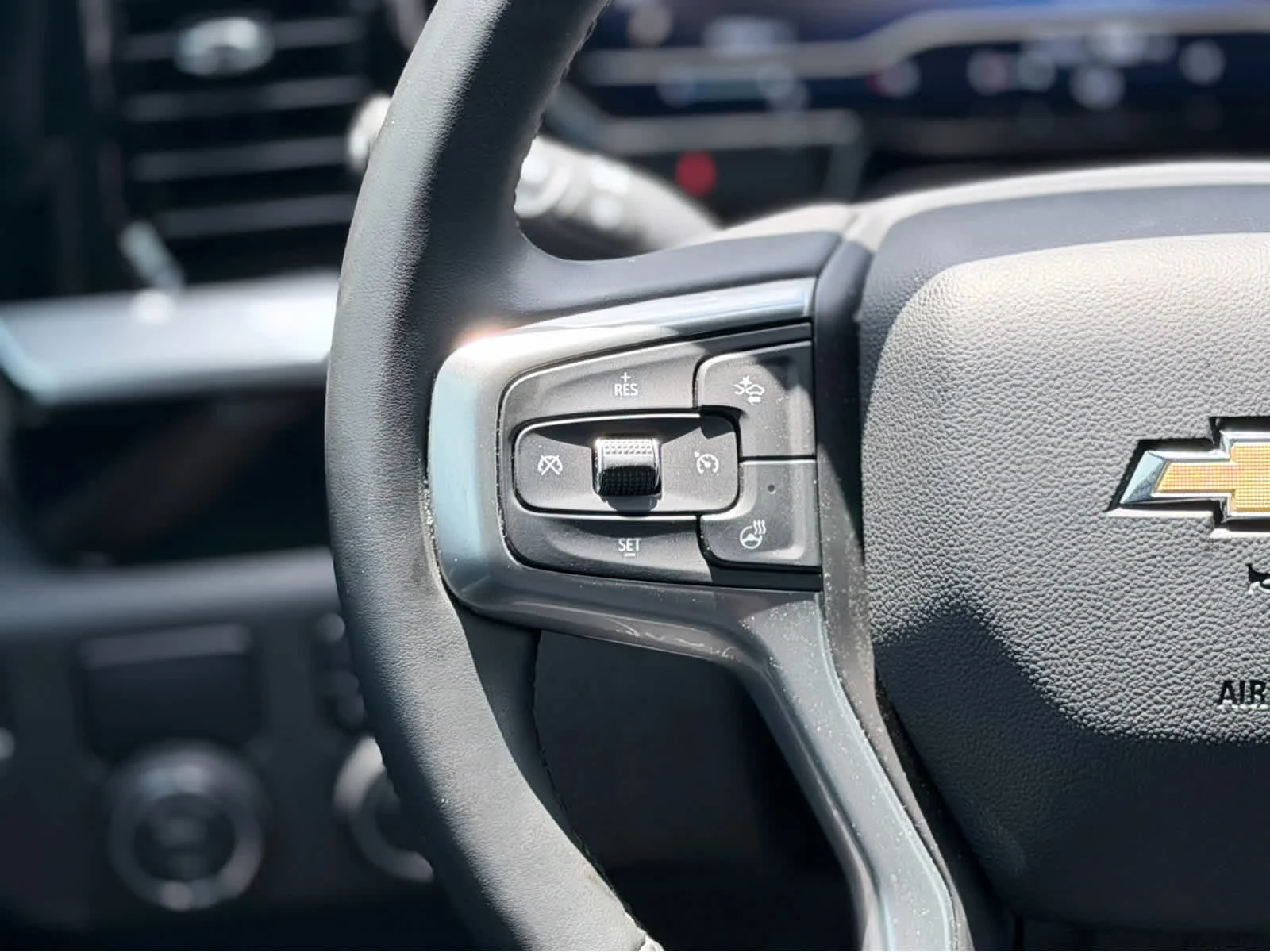 Used 2025 Summit White Chevrolet LT image 30