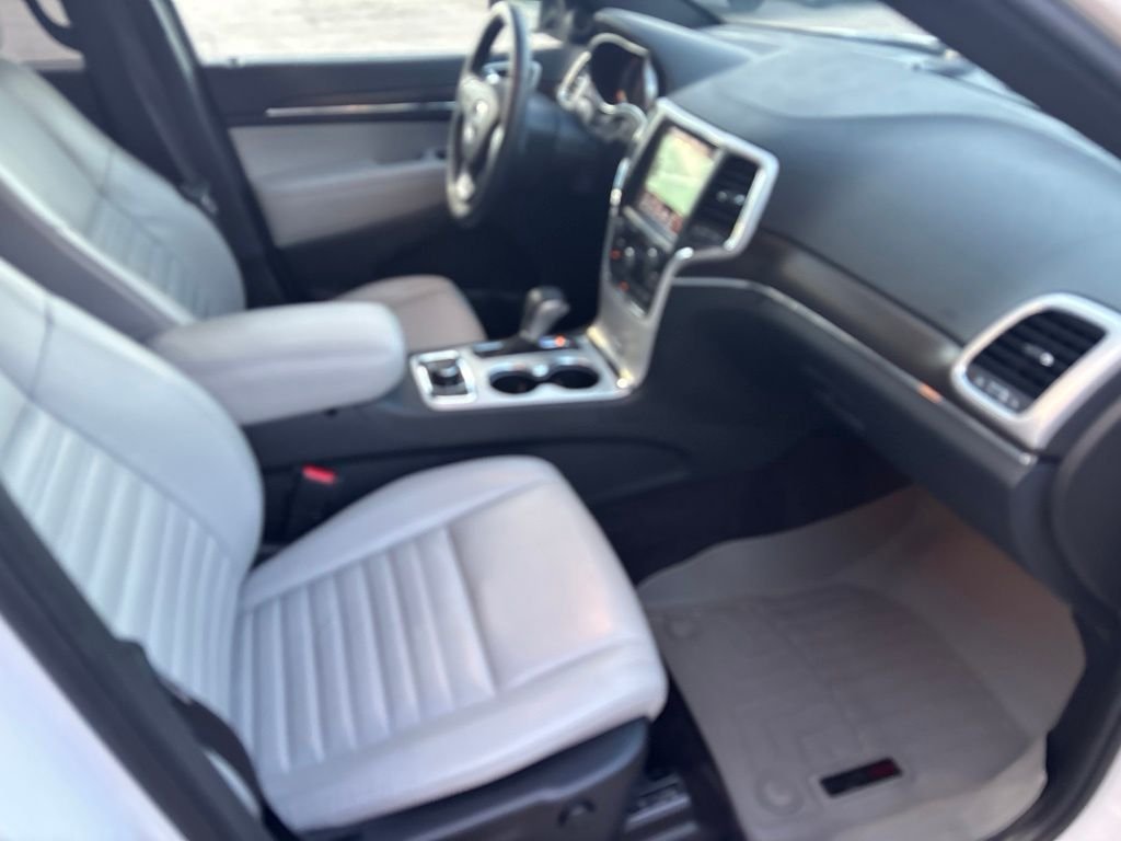 Used 2018 White Jeep Limited image 40