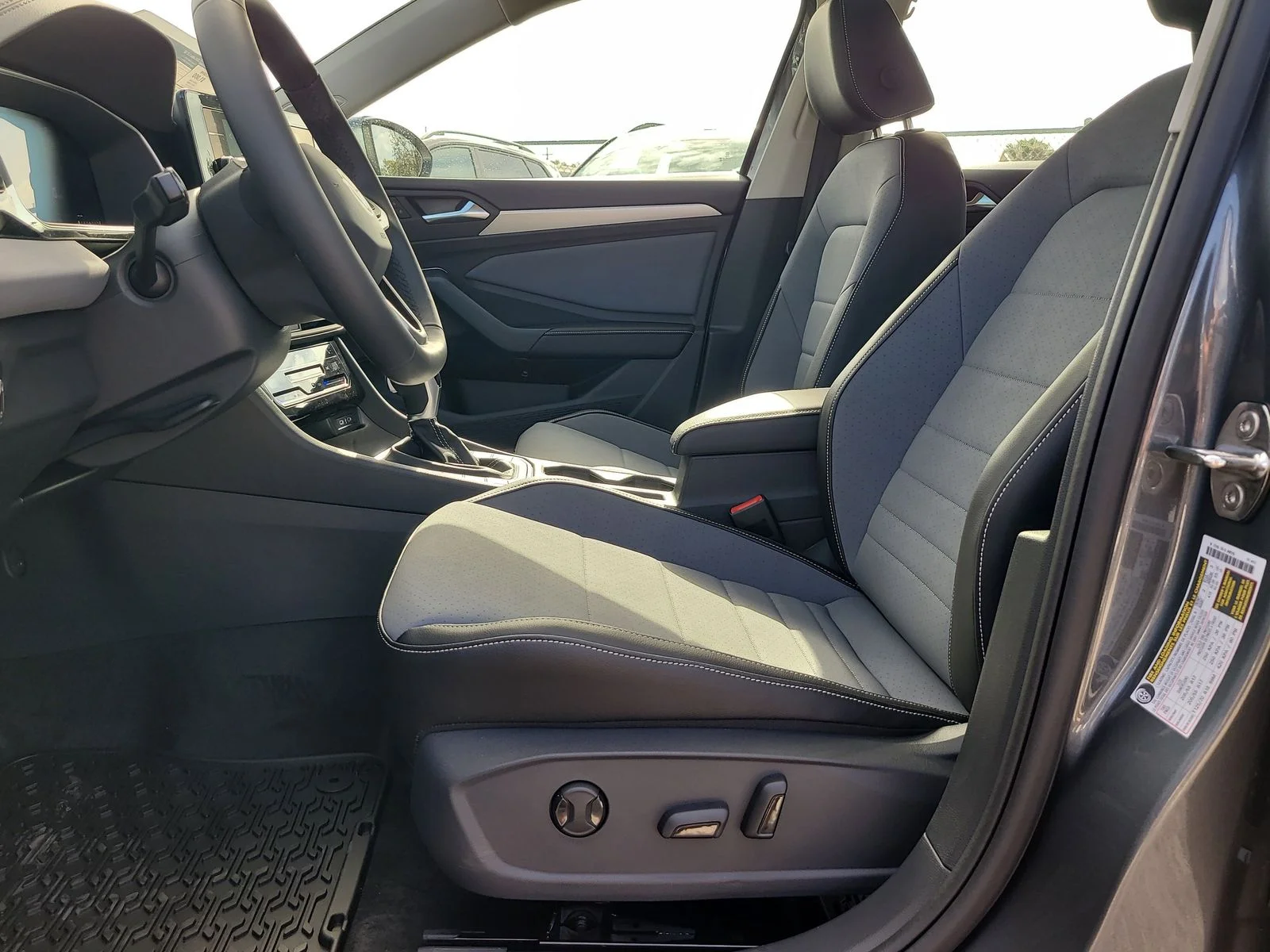 New 2026 Platinum Gray Metallic Volkswagen 1.5T SE image 17
