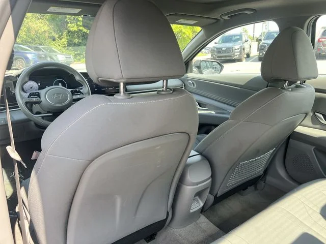 Used 2025 Silver Hyundai SEL Convenience image 36
