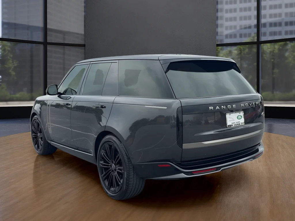 Used 2023  Land Rover SE image 7
