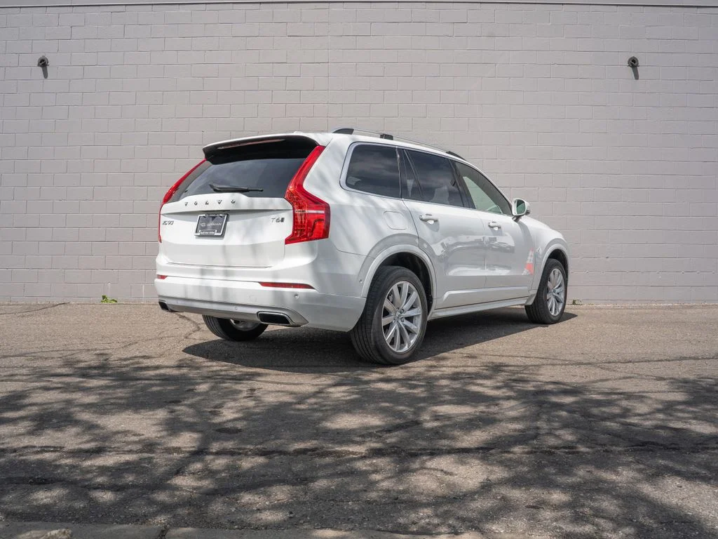 Used 2018 White Volvo T6 Momentum image 7
