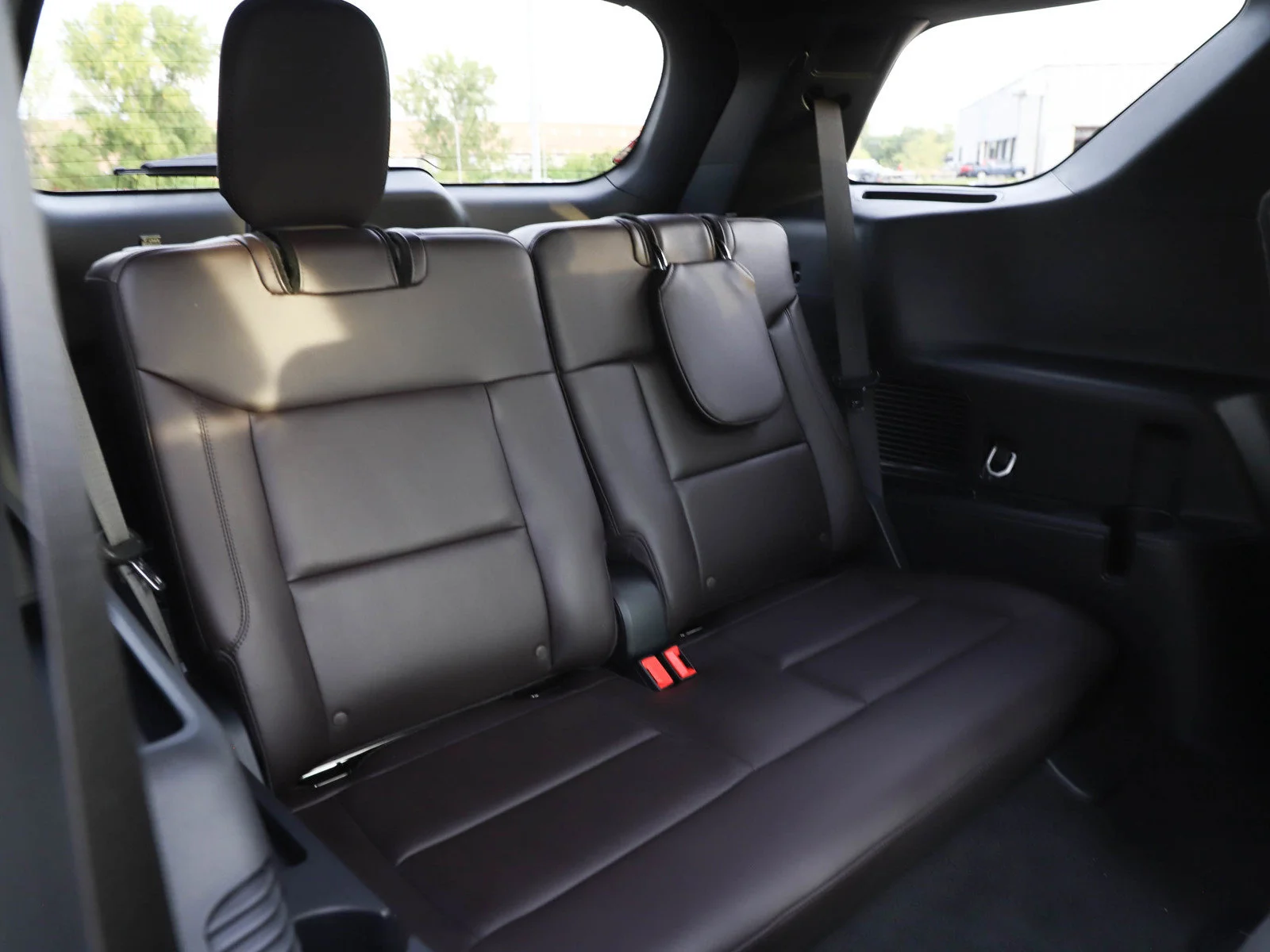 Used 2025 White Metallic Ford Platinum image 12