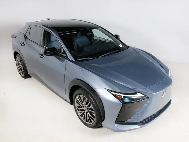 Used 2023  Lexus 450e Luxury image 28
