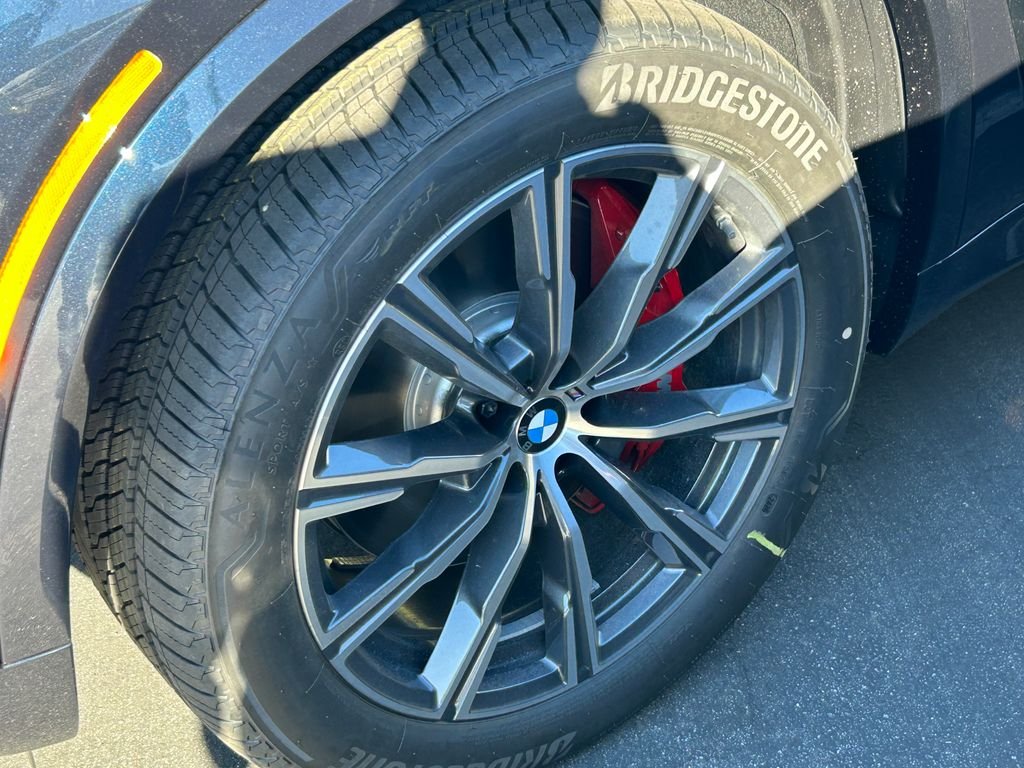 New 2026 Carbon Black Metallic BMW xDrive40i image 3