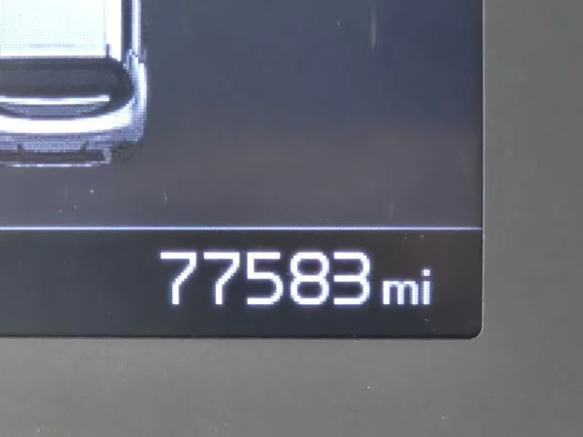 Used 2022 White Kia LX image 36