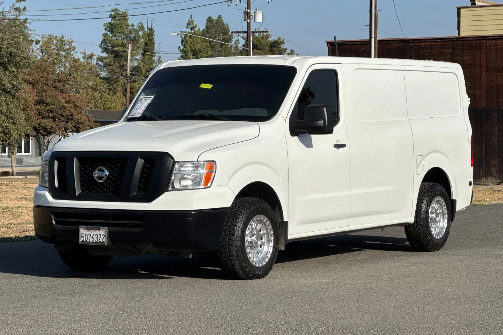 Used 2020 Glacier White Nissan S image 10