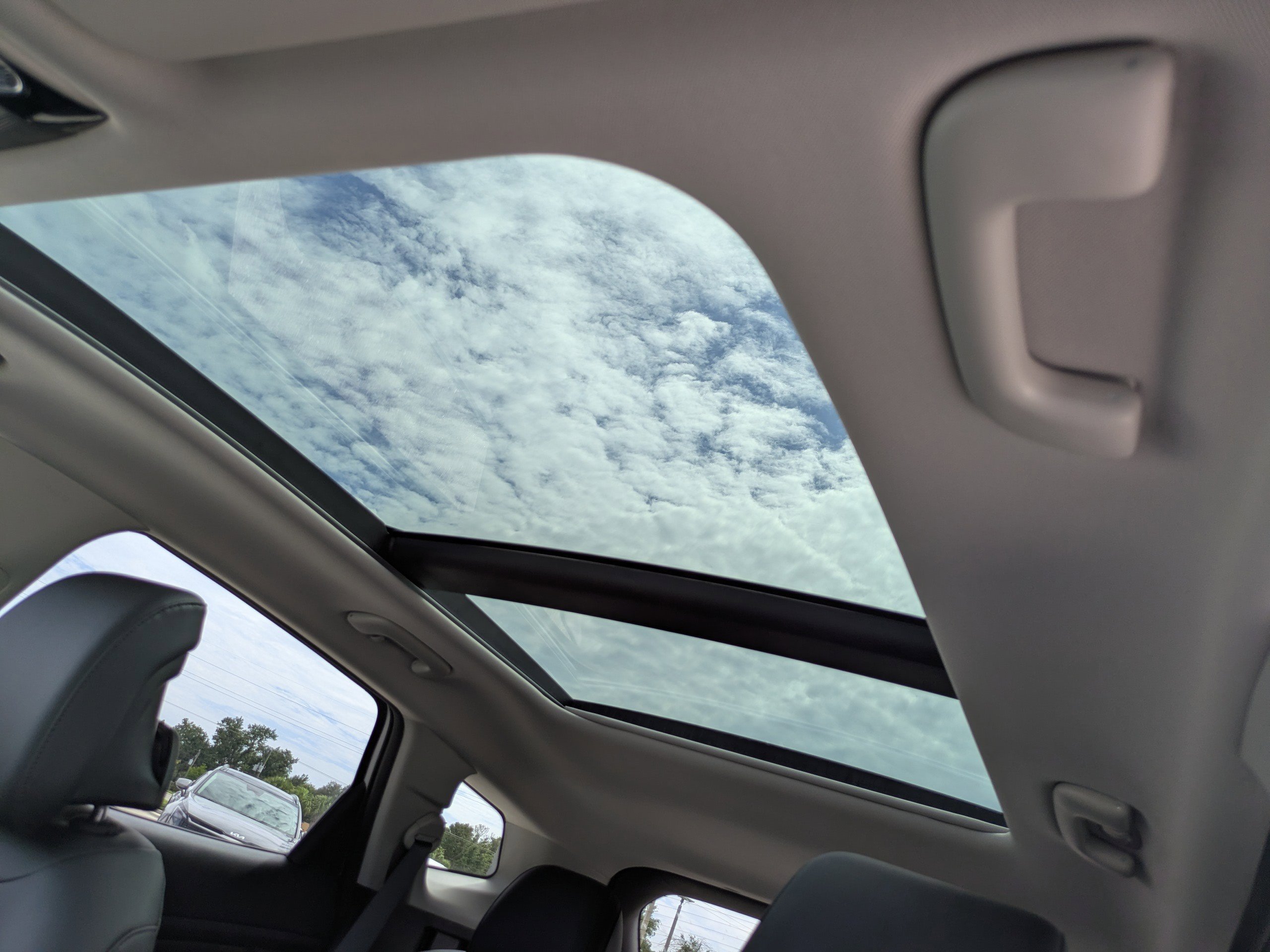 New 2026 Glacial White Pearl Kia EX image 24