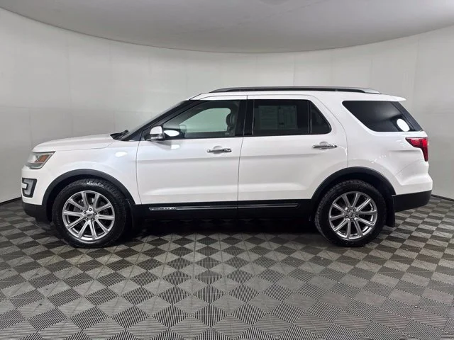 Used 2017 White Ford Limited image 7