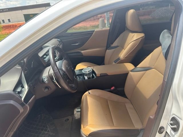 Used 2021 White Lexus 350 image 9