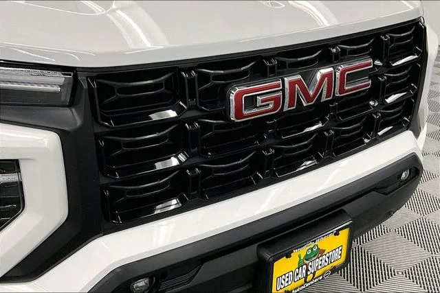 Used 2024 Summit White GMC Elevation image 33