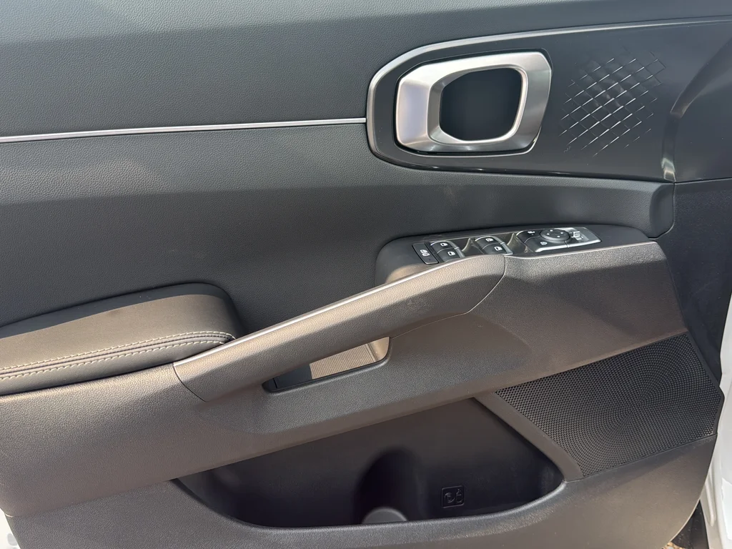 New 2026 Glacial White Pearl Kia LX image 24