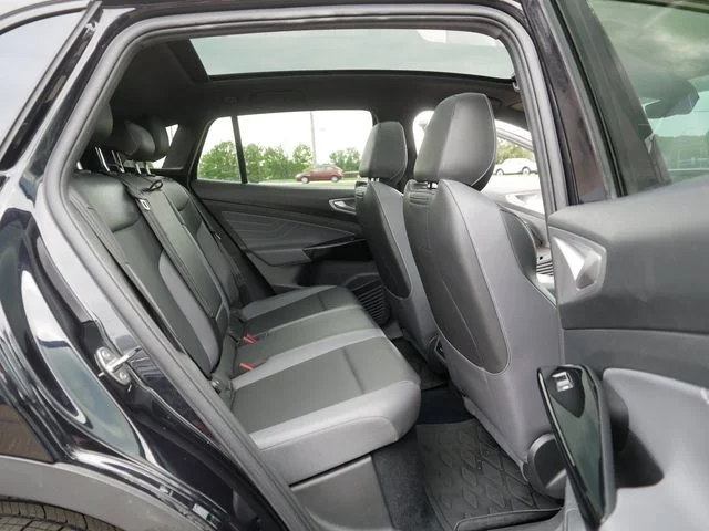 Used 2023 Deep Black Volkswagen Pro S image 19