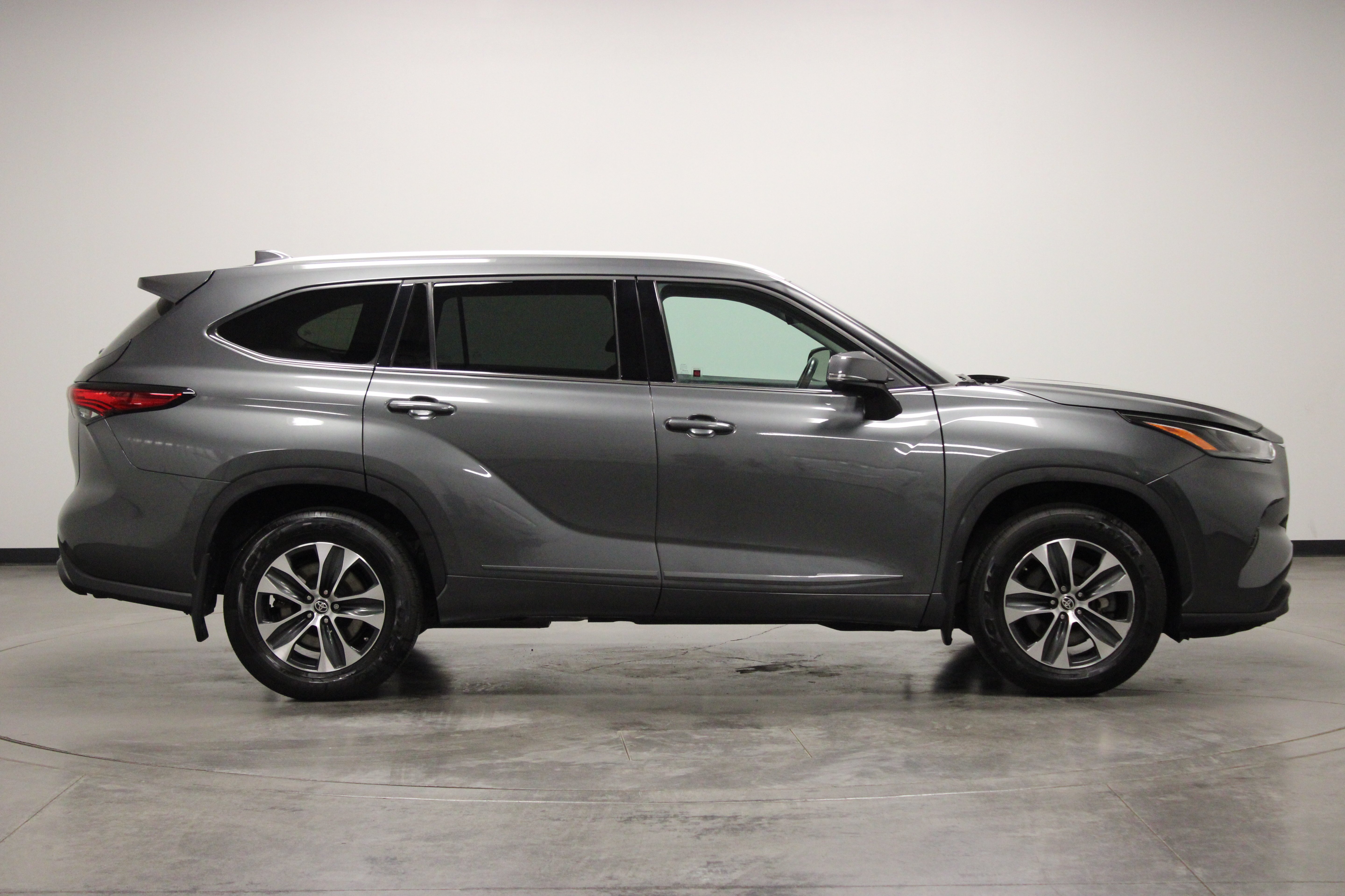 Used 2022 Magnetic Gray Metallic Toyota XLE image 9