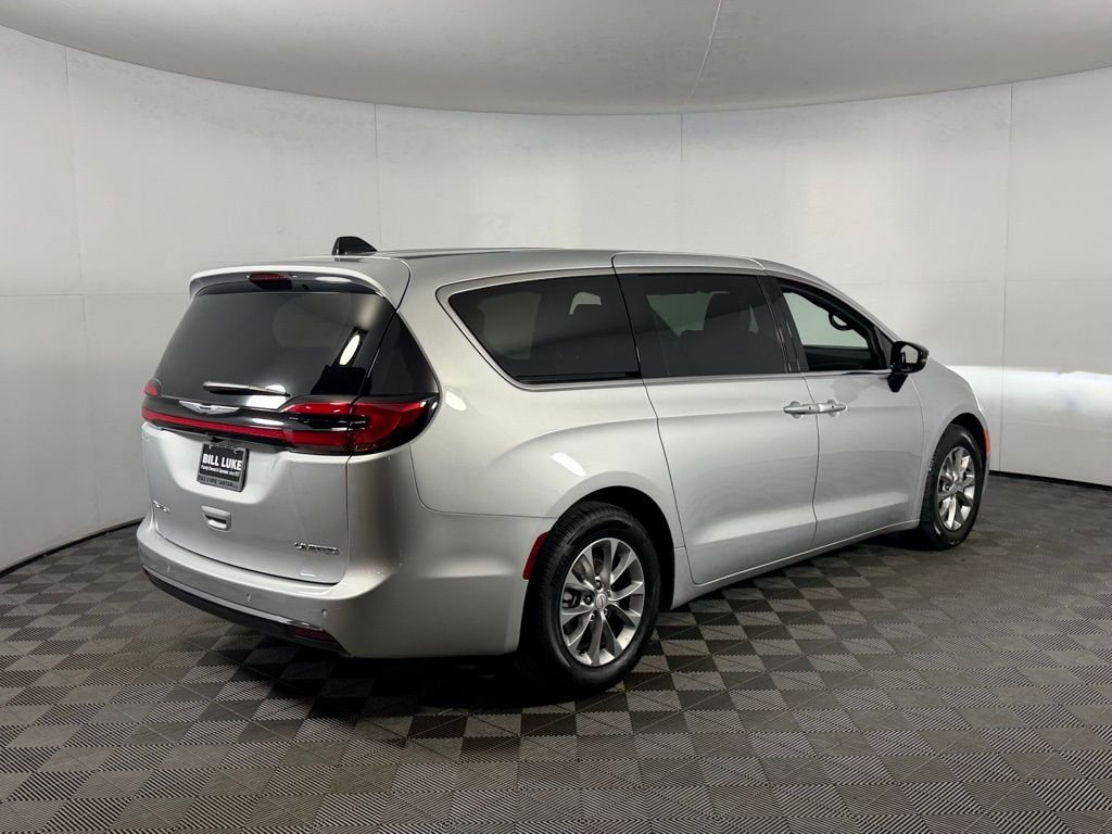 Used 2026 Silver Chrysler Limited image 4
