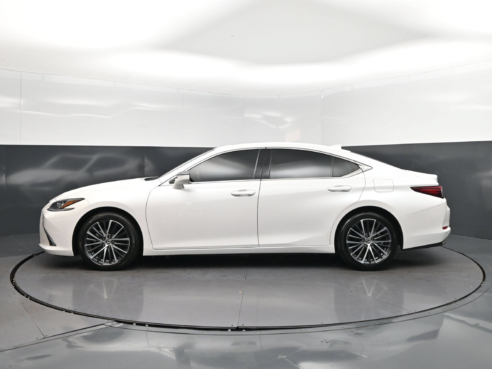 Certified Used 2024 White Lexus 350 image 4