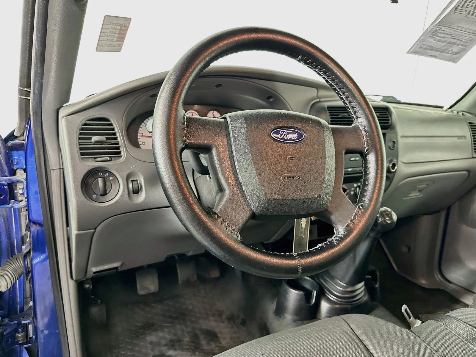 Used 2011 Vista Blue Metallic Ford XLT image 10