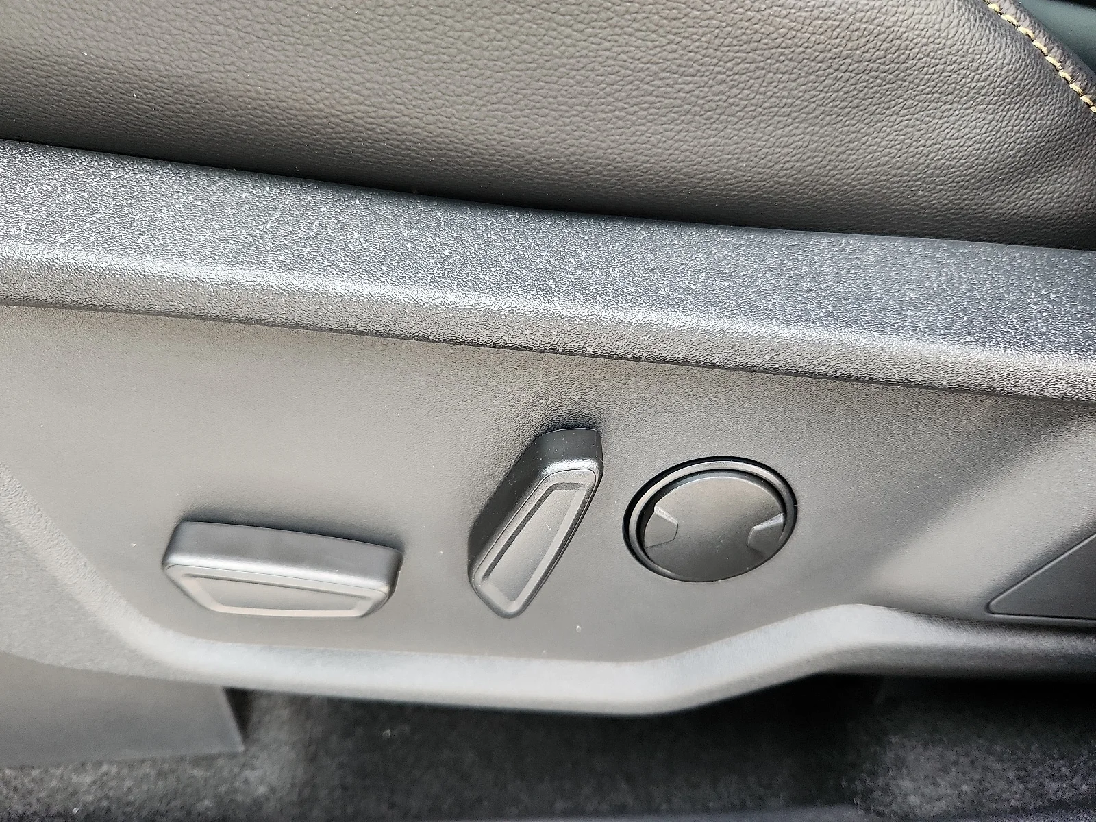 New 2025 Oxford White Ford Badlands&reg; image 12