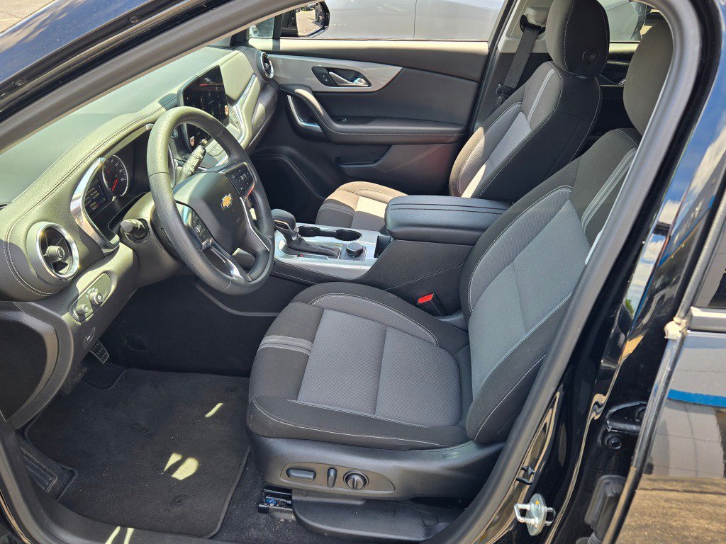Used 2025 Black Chevrolet 2LT image 22