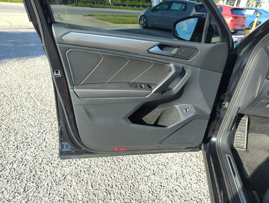 Used 2023 Black Volkswagen 2.0T SE R-Line Black image 18