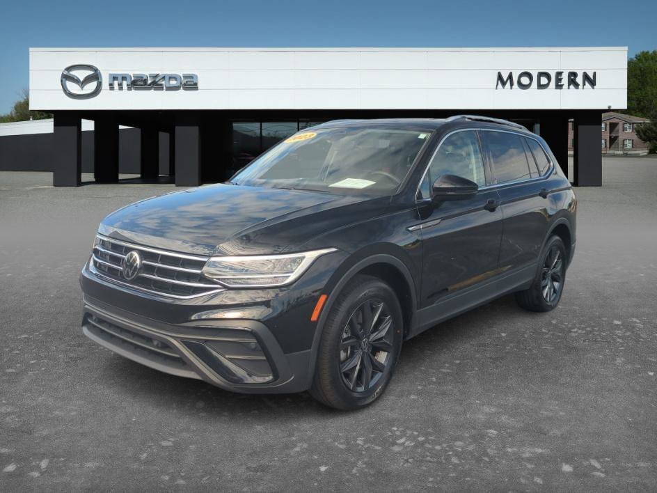 Used 2023 Platinum Gray Metallic Volkswagen SE image 1